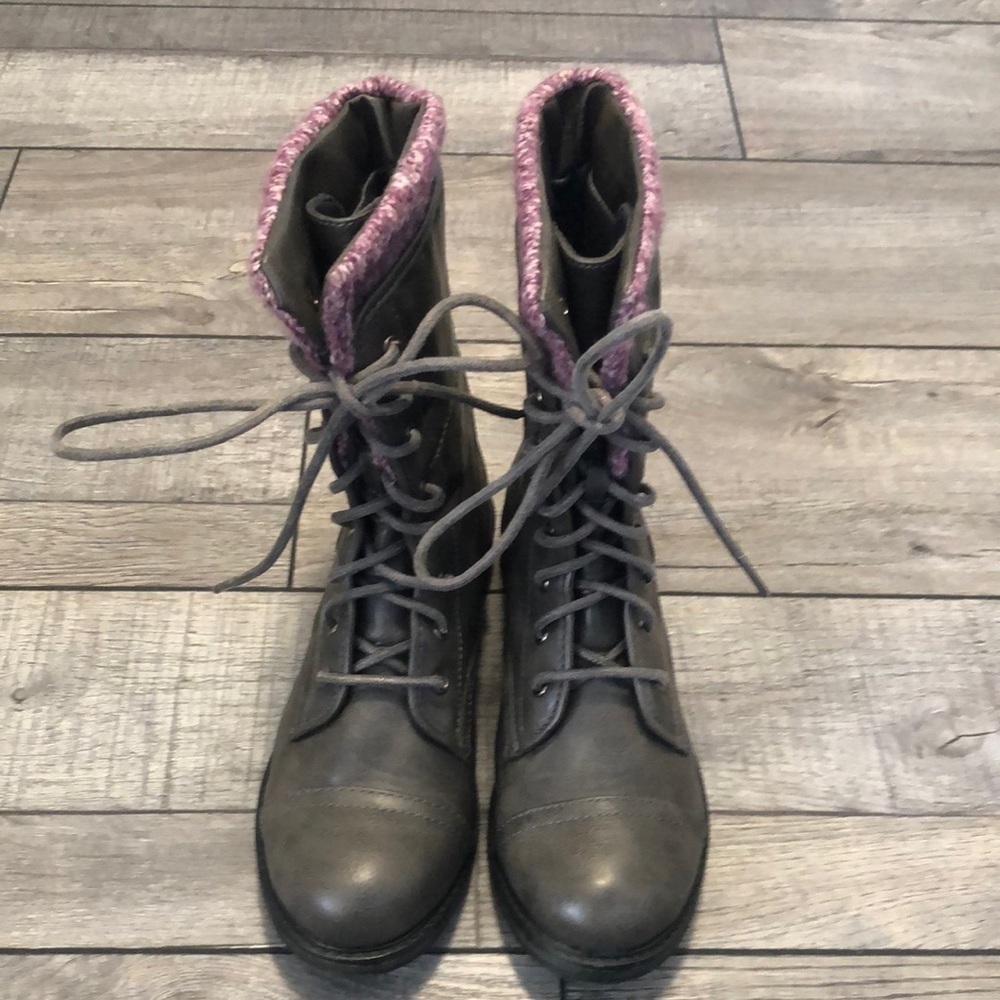 Sketchers combat style lace up booties that can be folded down charcoal brown